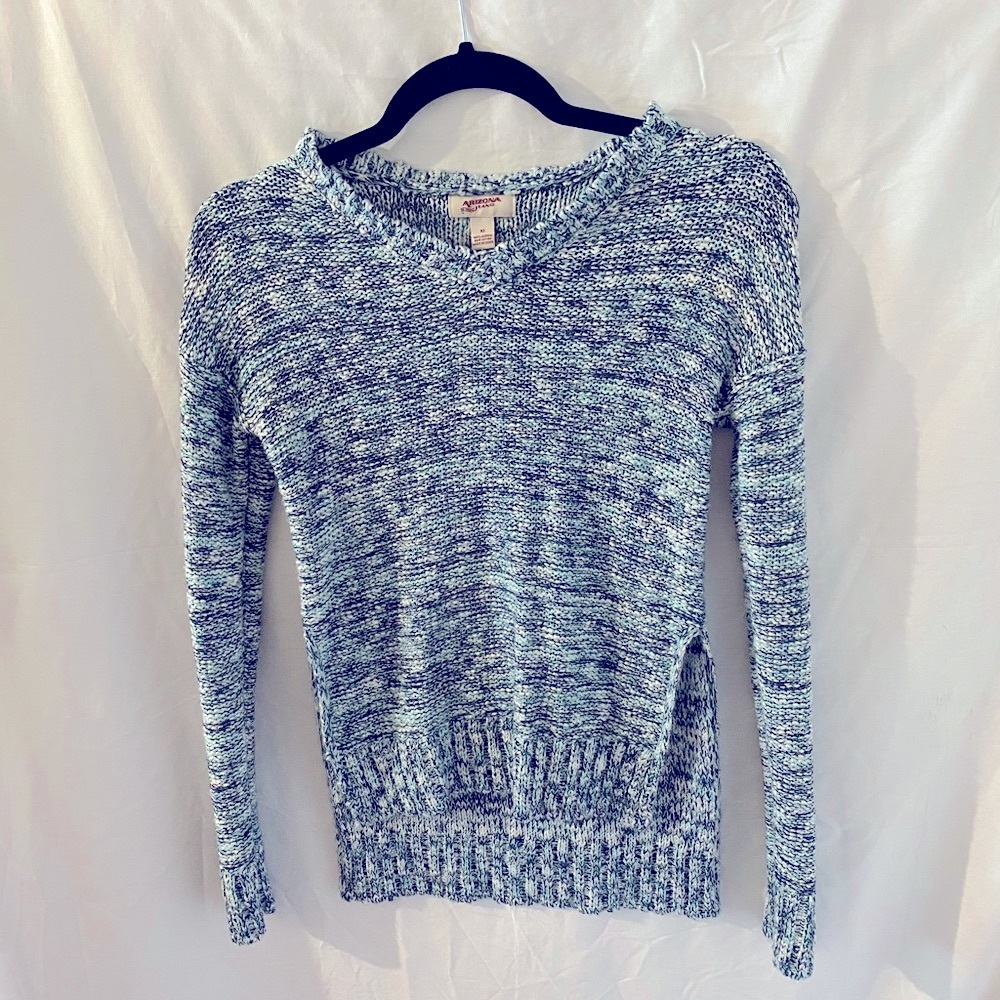 Arizona Jeans Acrylic Sweater. Juniors size XS.  Like New. Side Slits. - Picture 2 of 12